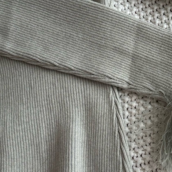 NWOT-Shein Feather Top - Picture 5 of 6